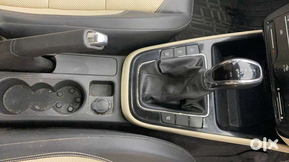 Skoda Slavia 1.0 Tsi Style At, 2023, Petrol