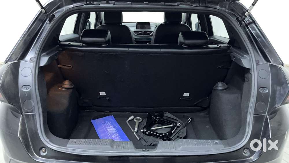 Tata Altroz 1.2 Xza Plus Dark Edition Dct, 2023, Petrol
