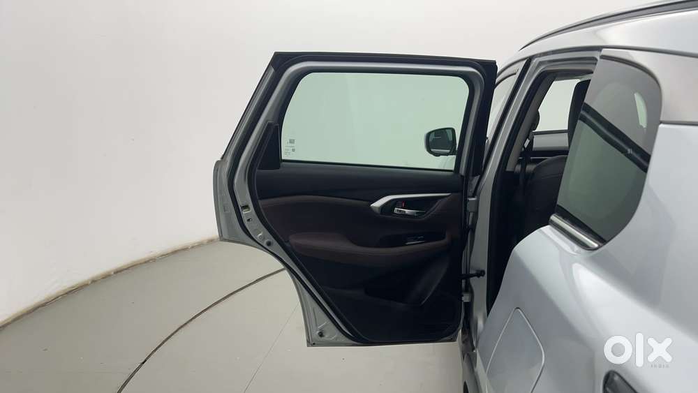 Maruti Suzuki Grand Vitara 1.5 Alpha Smart Hybrid At, 2022, Petrol