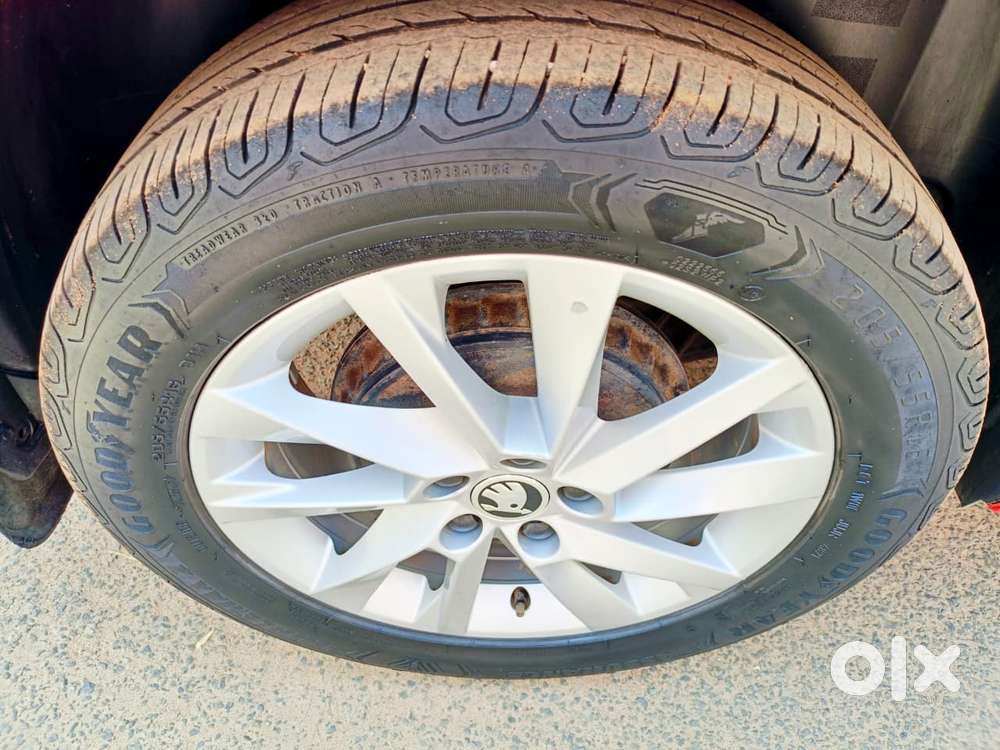 Skoda Slavia Ambition 1.0l Tsi At, 2022, Petrol