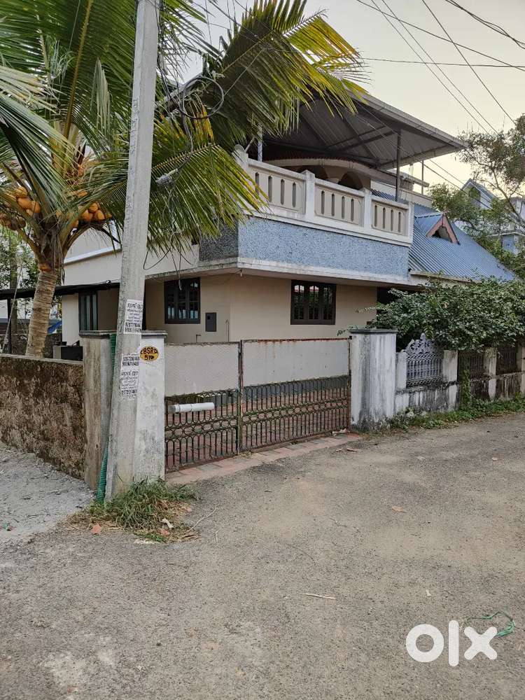 7.5 cents land and independent house in Thiruvankulam, Ernakulam For