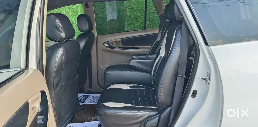 Toyota Innova,2.5,g4,2015,bsiv,7 Seater