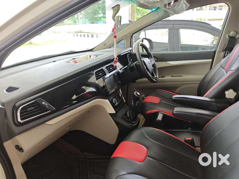 Mahindra Marazzo M6 Plus