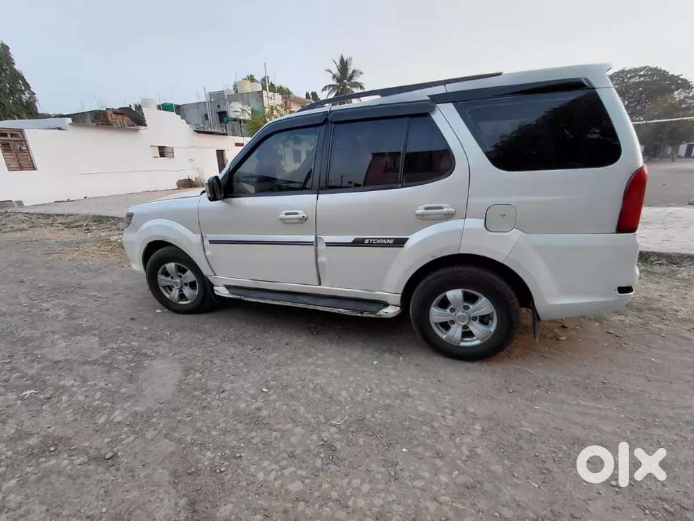 Tata Safari Strome 2013