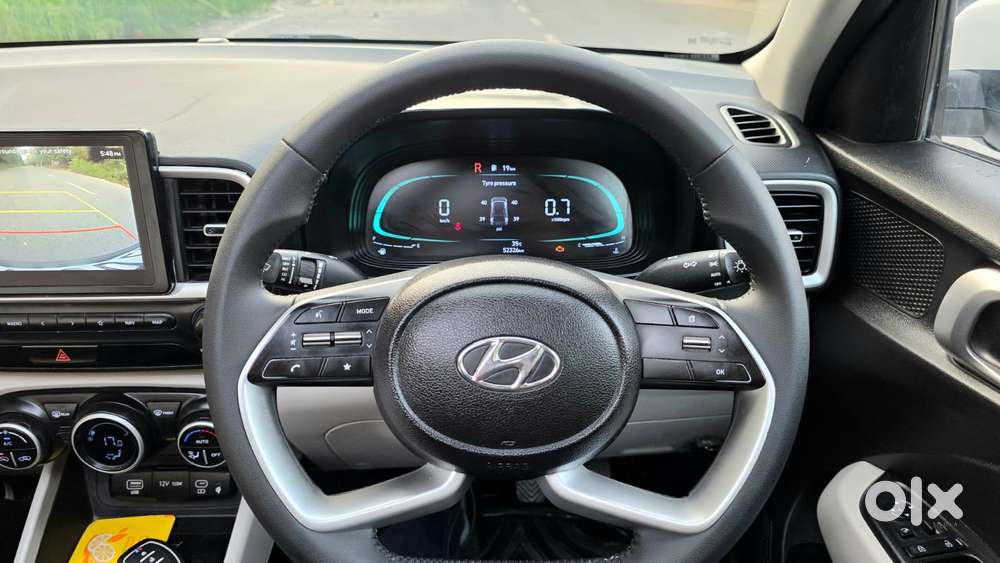 Hyundai Venue Sx Dual Tone, 2022, Cng & Hybrids