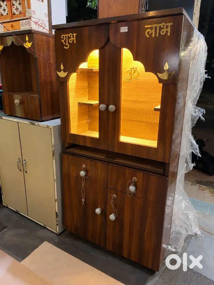 New trending wooden temple with door 5*2.5 ft engineering wood