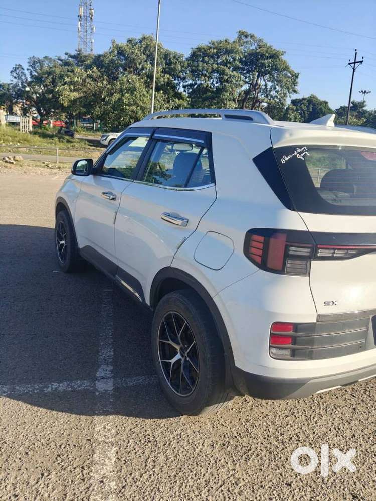 Hyundai Venue Sx Knight Edition Mt, 2023, Petrol