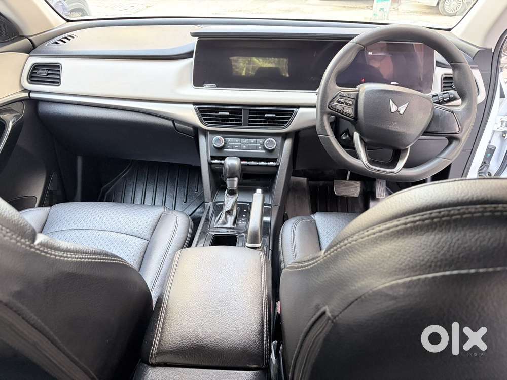 Mahindra Xuv700 2.2 Ax 5 Diesel At Str, 2022, Diesel