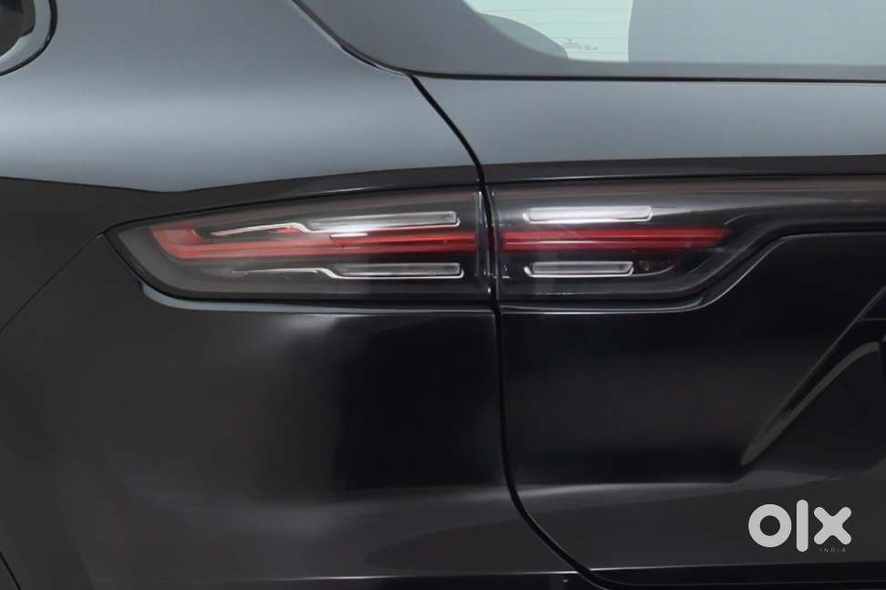 Porsche Cayenne Platinum Edition, 2022, Petrol