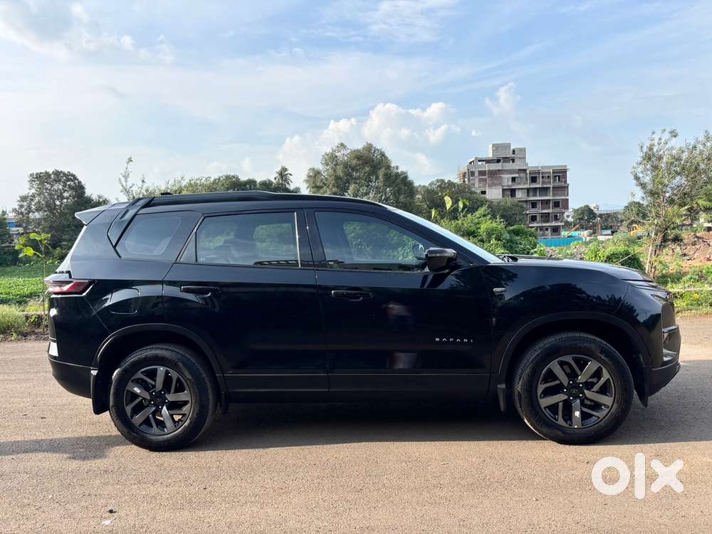 Tata Safari Dark Edition D At 2025