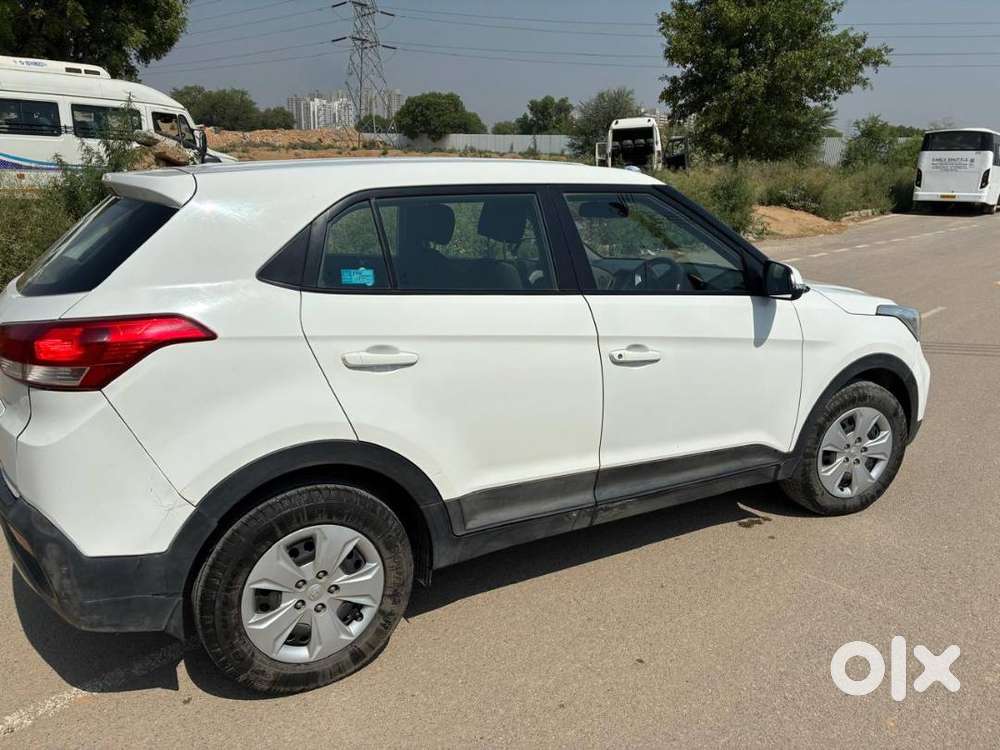 White Hyundai Creta