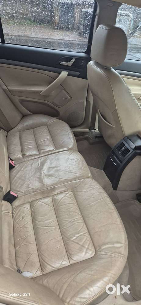 Good Condition Black Skoda Laura