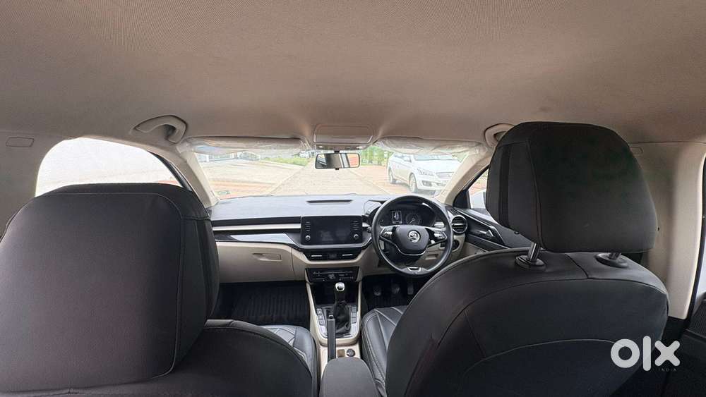 Skoda Slavia Style 1.5l Tsi Mt, 2023, Petrol