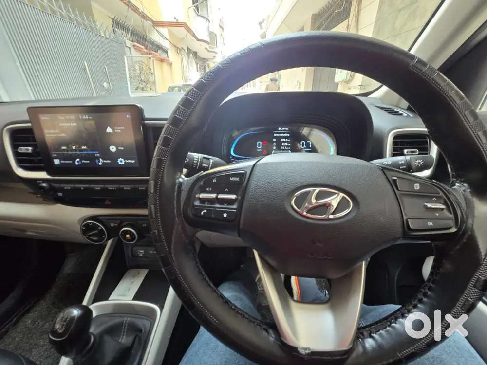 Hyundai Venue Petrol Manual 59000 Km 2022