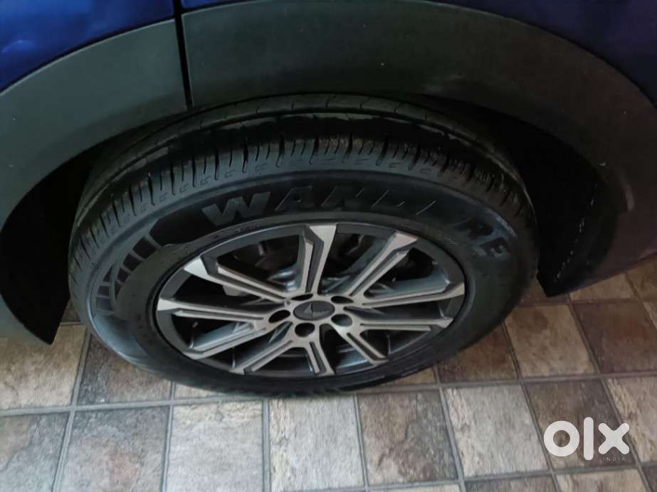 Mahindra Xuv700 2.0 Ax 7 Petrol At Str, 2021, Petrol