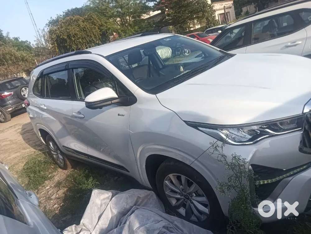Toyota Innova Hycross 2025 Petrol 2000 Km Driven