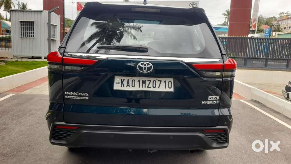 Toyota Innova Hycross 2.0 Zx (o) Hybrid 7 Str, 2023