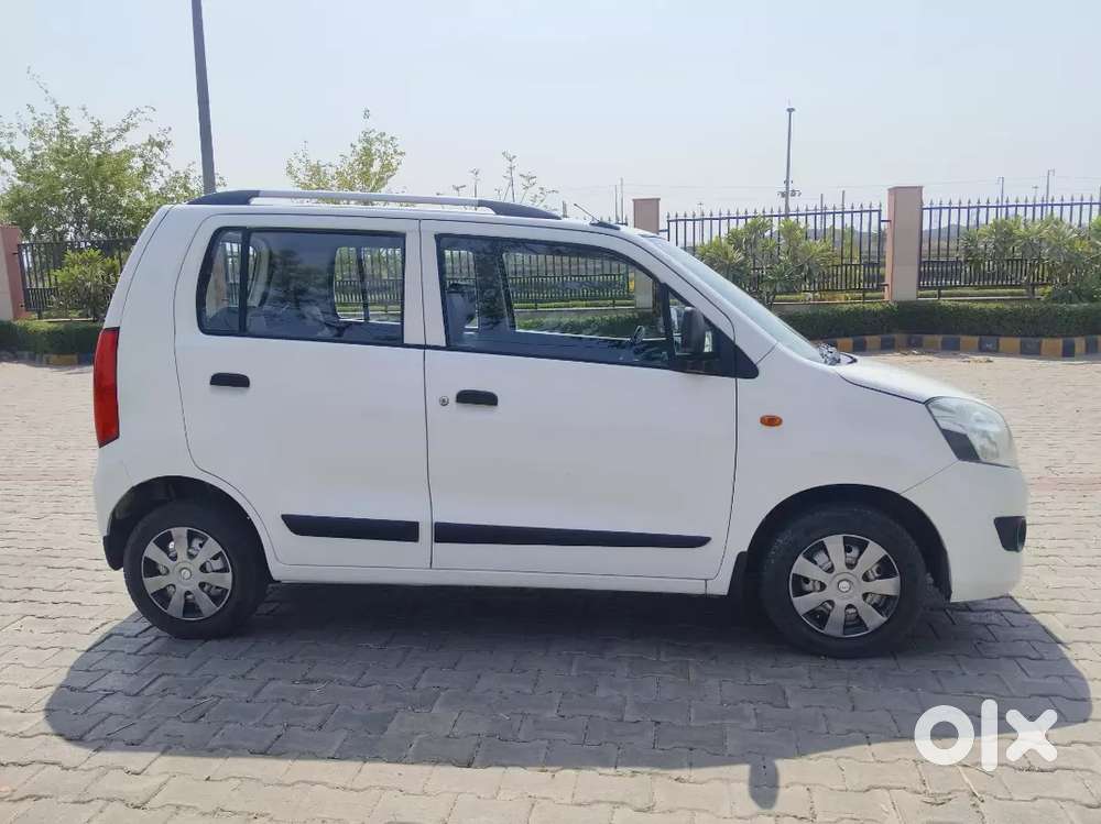 Showroom Condition Wagonr 2014 Green Cng For Sale