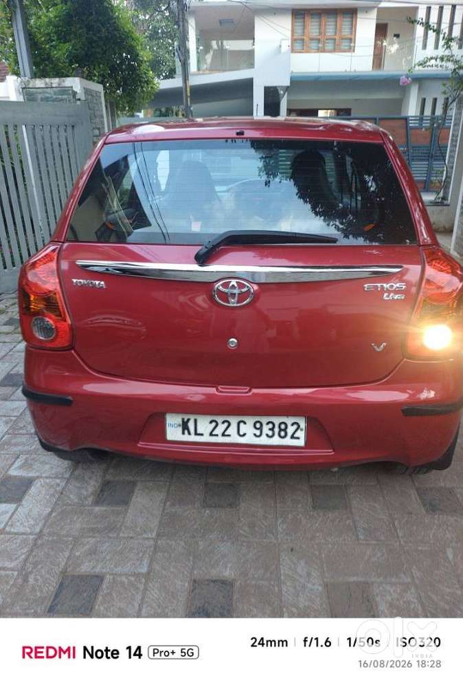Toyota Etios Liva V, 2011, Petrol