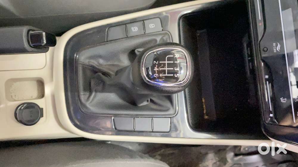 Skoda Slavia 1.0 Ambition Tsi, 2022, Petrol