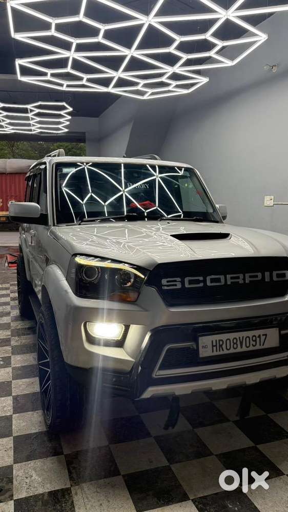 Mahindra Scorpio Classic S10 2016