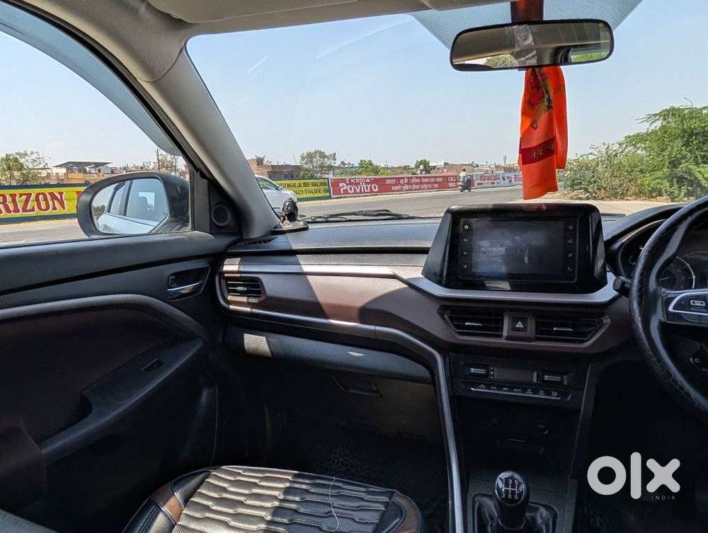 Maruti Suzuki Brezza 1.5 Zxi Smart Hybrid, 2023, Petrol