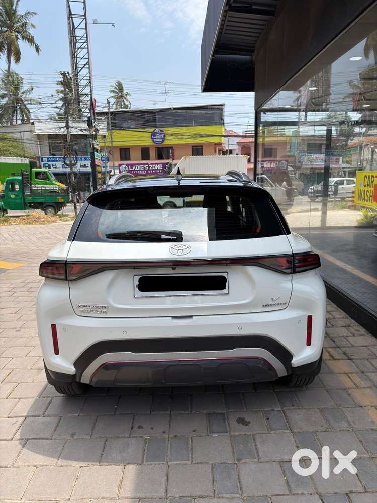 Toyota Urban Cruiser Taisor V 1.0 Petrol At Dual Tone, 2025, Petrol