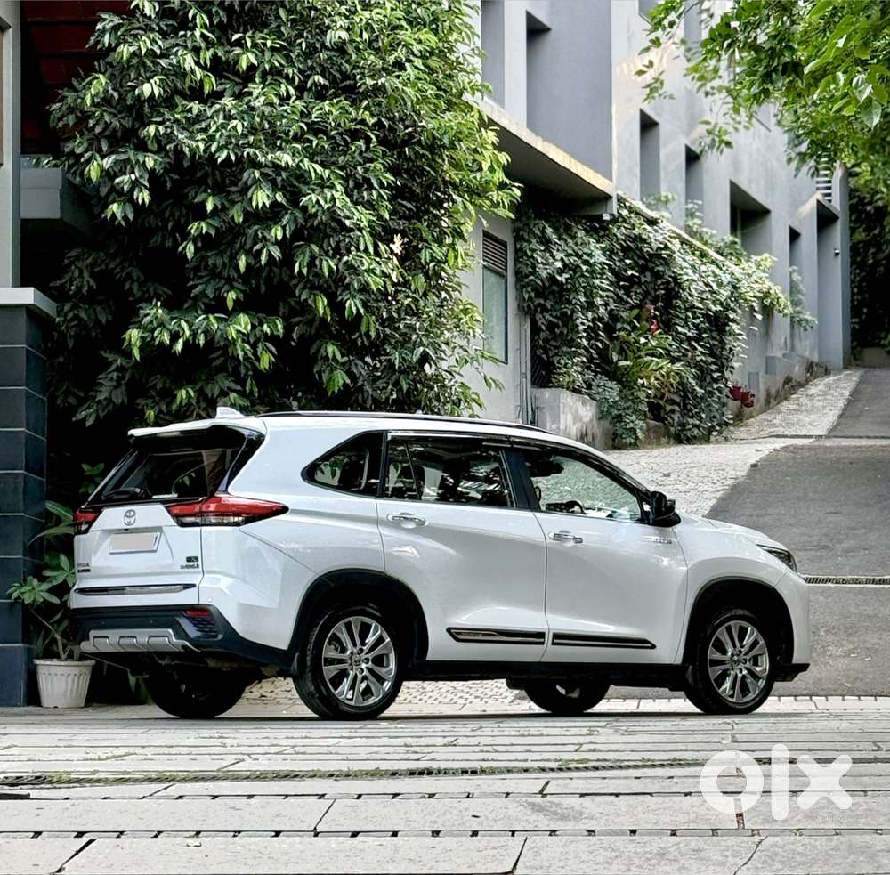 Toyota Innova Hycross 2.0 Zx Hybrid 7 Str, 2023, Petrol