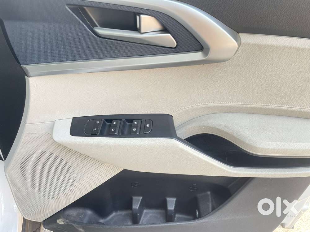 Kia Carens, 2023, Petrol