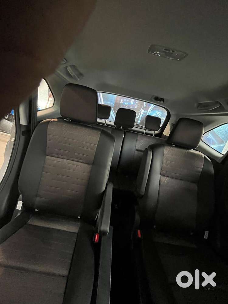 Toyota Innova Hycross 7s Option, 2026, Petrol