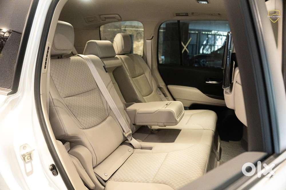 Toyota Land Cruiser Zx Petrol, 2025, Petrol