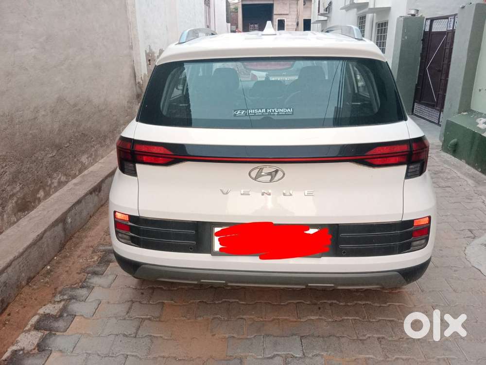 Hyundai Venue 2024 Diesel Well Maintained