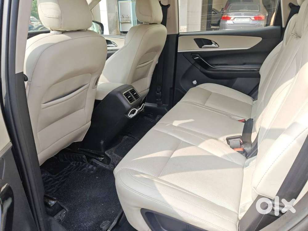 Mahindra Xuv700 2.0 Ax 7 Petrol At Str, 2024, Petrol