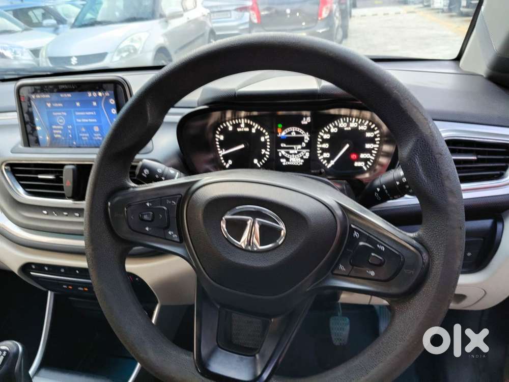 Tata Altroz Xz, 2022, Petrol