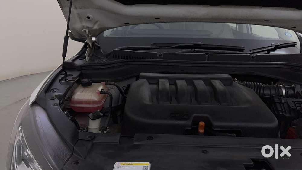Mahindra Xuv700 2.0 Ax 5 Petrol Mt 7 Str, 2023, Petrol