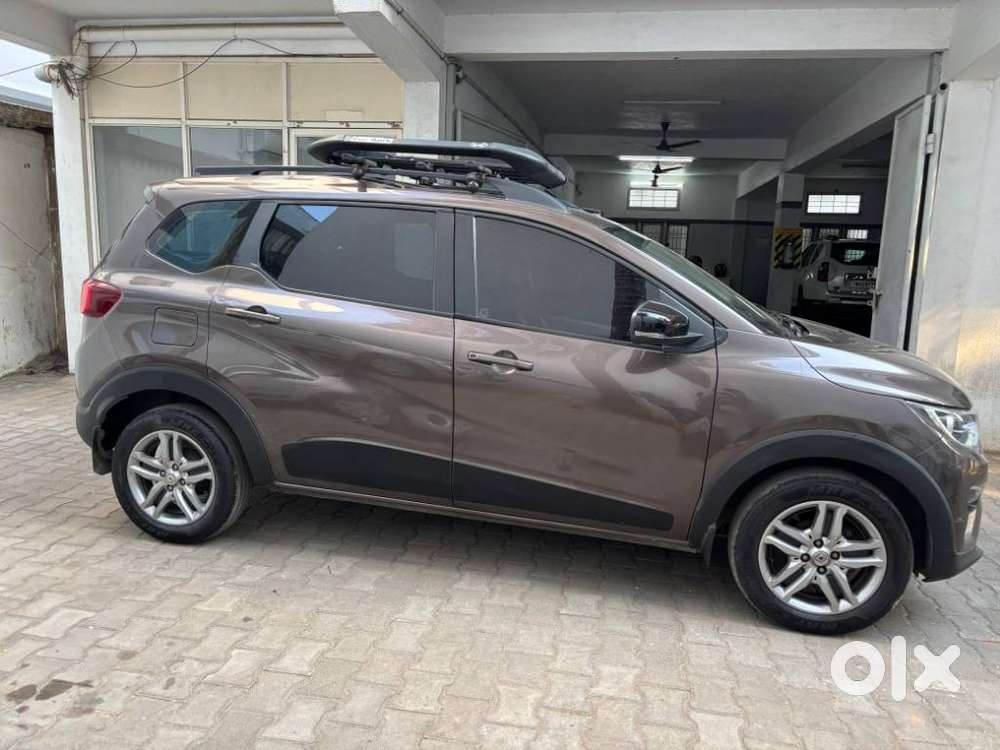 Renault Triber Rxz, 2022, Petrol
