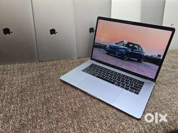 Apple Macbook Pro i7/16/512gb/5.5gb Graphics 15inch Retina Touchbar