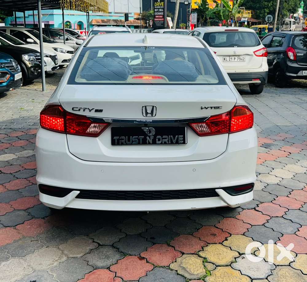 Honda City 1.5 V 5th Gen I-vtec Mt, 2022, Petrol