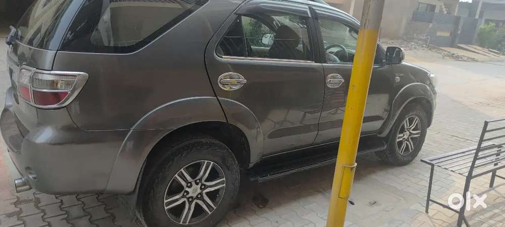 Toyota Fortuner 2011 Diesel 145000 Km Driven