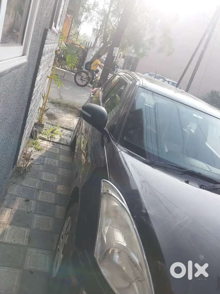 Maruti Suzuki Swift 2015 Diesel 80000 Km Driven Top