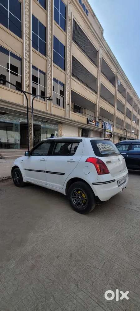 Maruti Suzuki Swift Lxi 2010