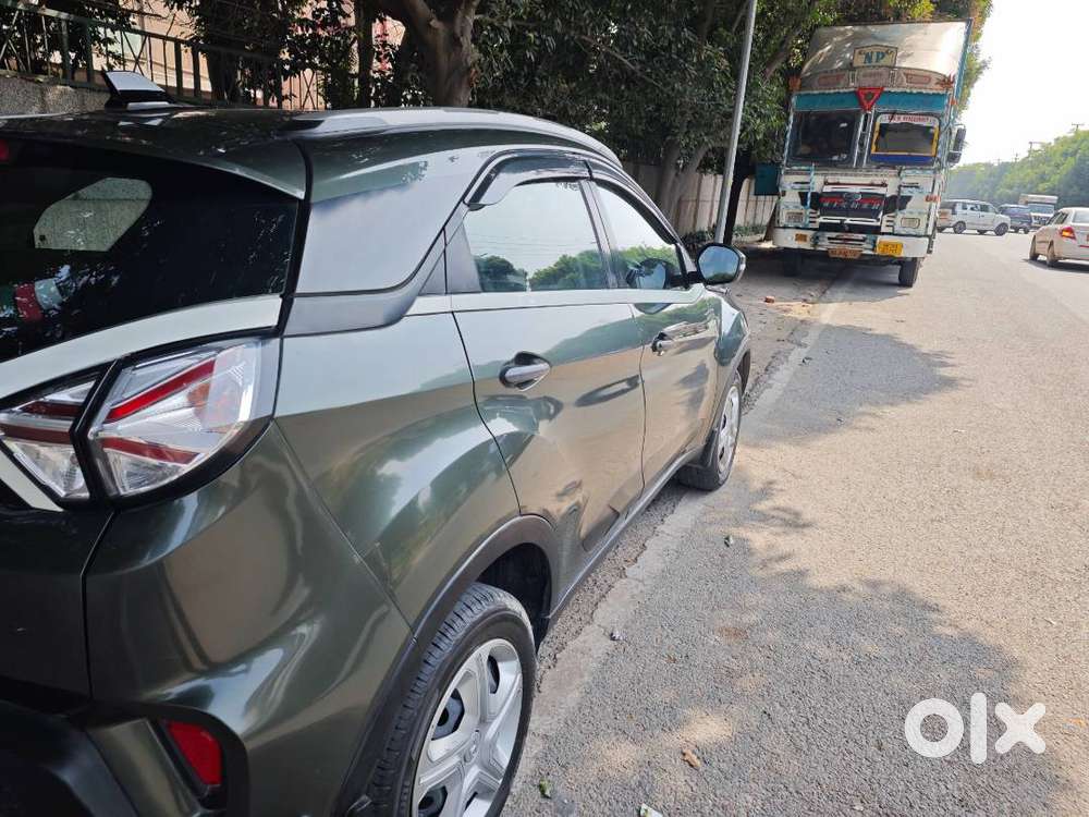 Tata Nexon Xm(s) Petrol Manual (2020 Nov) Sunroof | Delhi Registered
