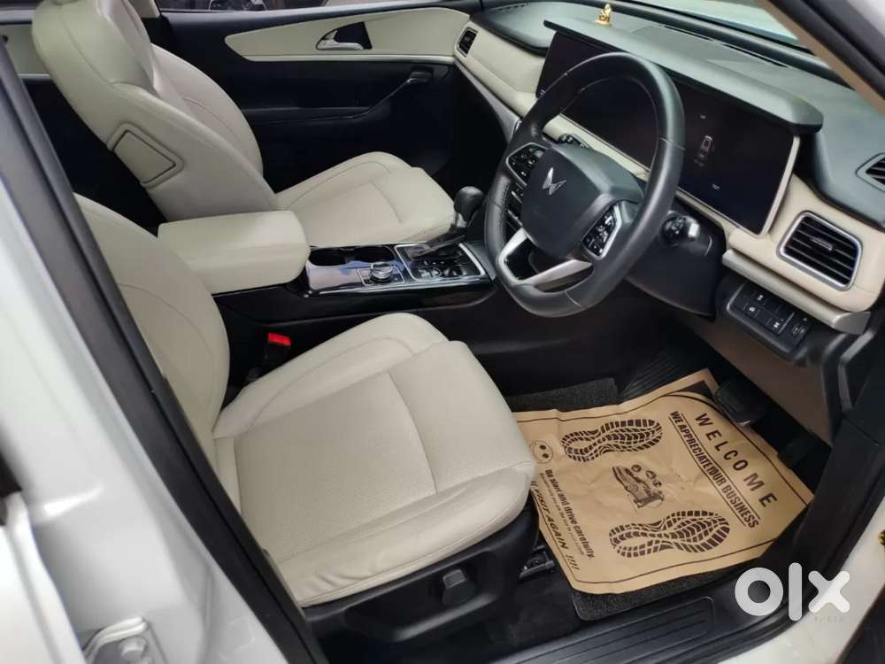 Mahindra Xuv700 2.2 Ax 7 Diesel At Luxury Pack Str Awd, 2022, Diesel