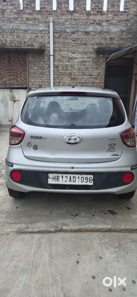 Teacher Driven Hyundai Grand I10 2017 Diesel.  Zero Depreciation Insur