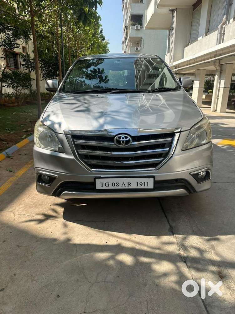 Toyota Innova 2015, 8 Lack