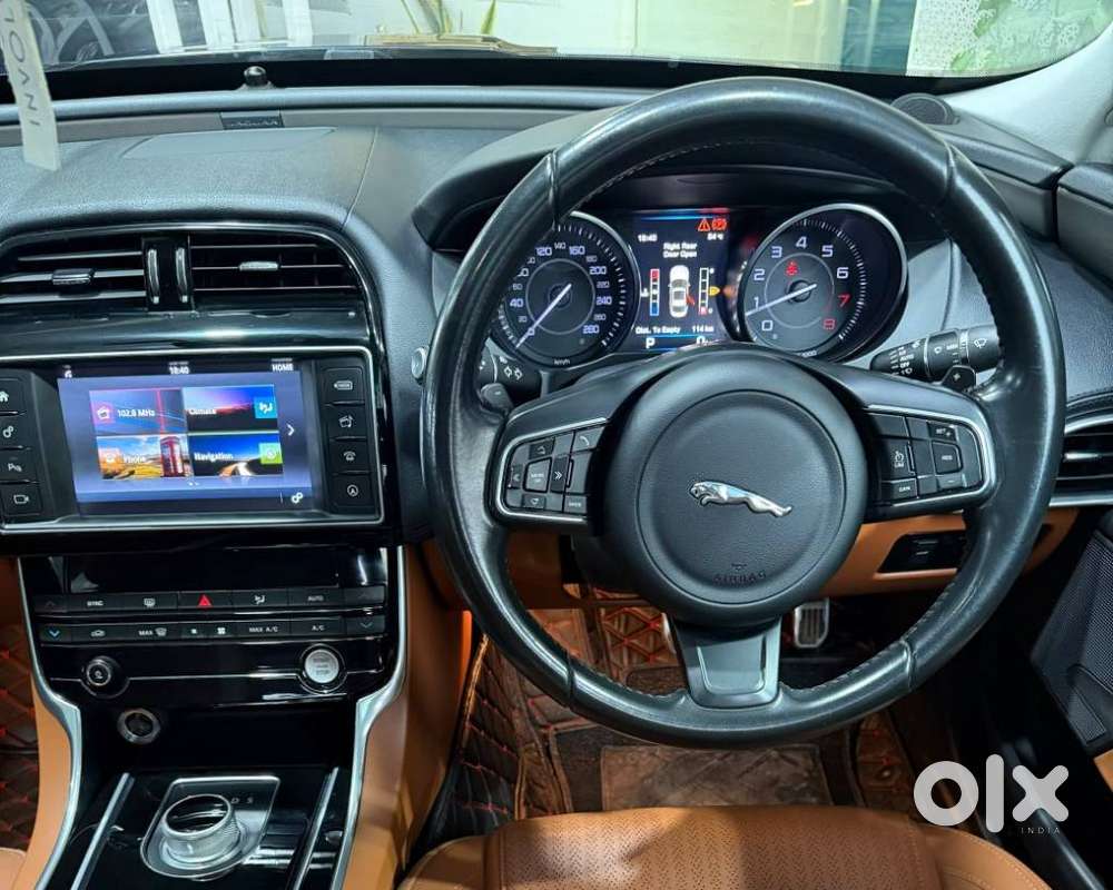 Jaguar Xe Portfolio, 2016, Petrol