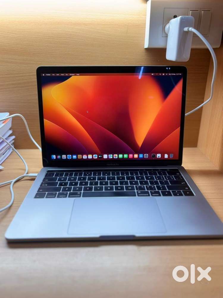 MacBook pro 13 inc A1706 2017 model 8/512 Ssd intel i5 - Computers