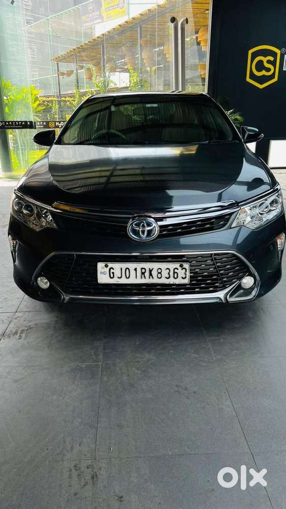 Toyota Camry Petrol Hybrid 116000 Km Driven
