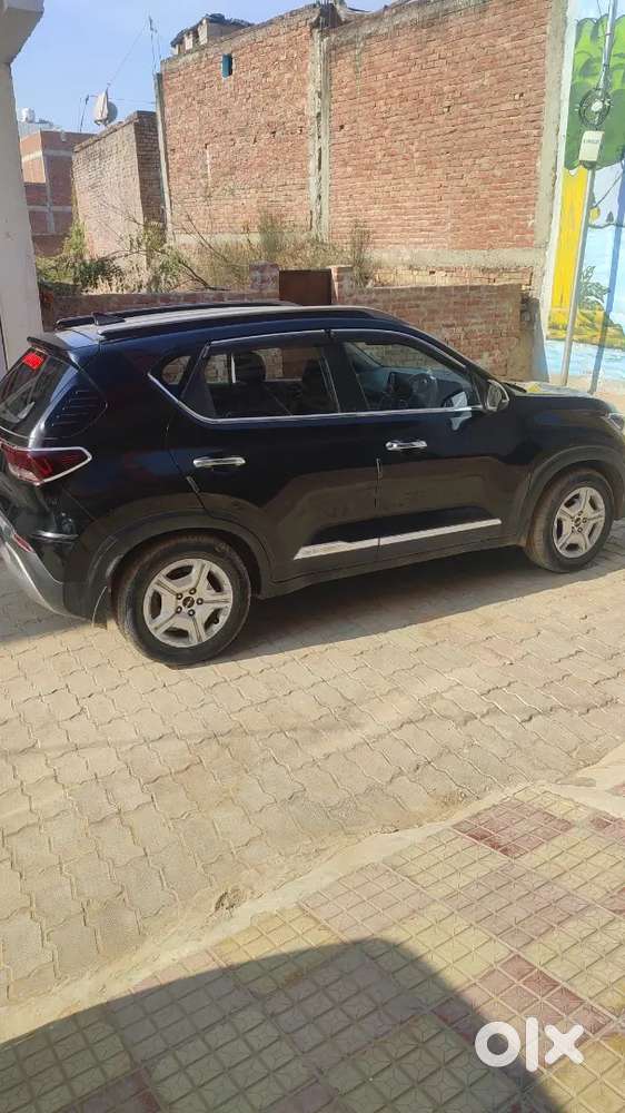 Second Top, Kia Sonet 2022 Diesel Well Maintained, Company Service.