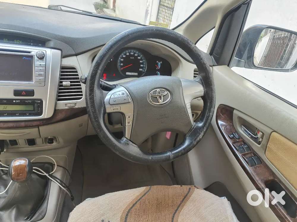 Toyota Innova 2.5v 7 Seater Gold Colour Complete Showroom Track